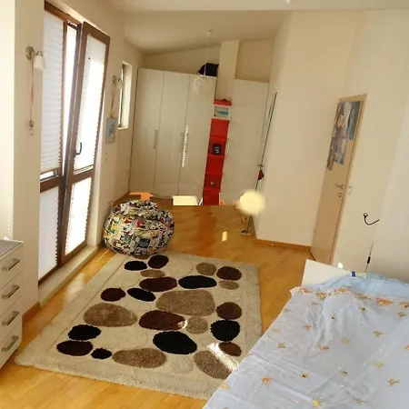 20 M From Sea Garden Greek Quarter City 3 Bedrooms 2 Baths Апартамент Варна
