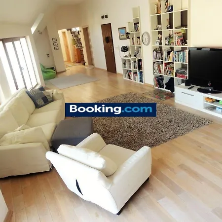 Апартамент 20 M From Sea Garden Greek Quarter City 3 Bedrooms 2 Baths Варна